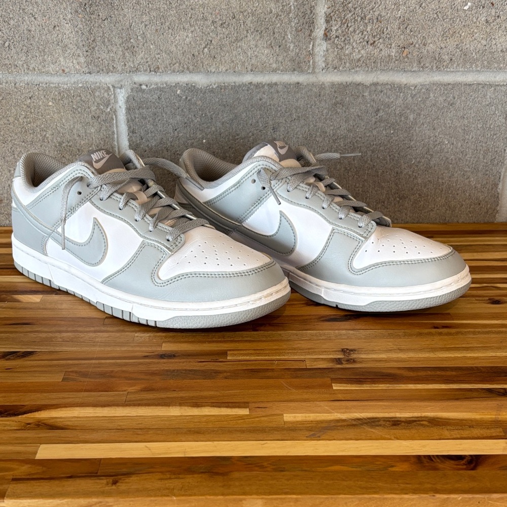 Nike Men's Gray and White low dunks